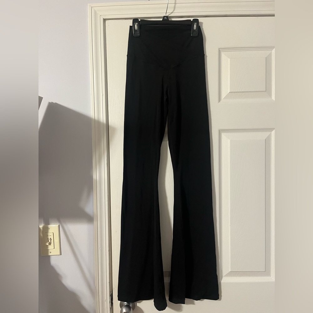 Aerie OFFLINE Real Me High Waisted Crossover Flare Leggings - women’s medium